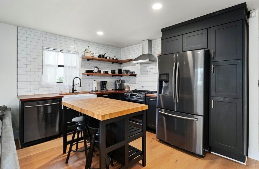 Building Photo - 2804 Crest Ave