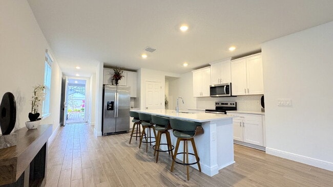 Building Photo - 213 Links Ter Blvd