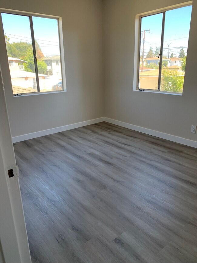 Building Photo - 405 S Center St