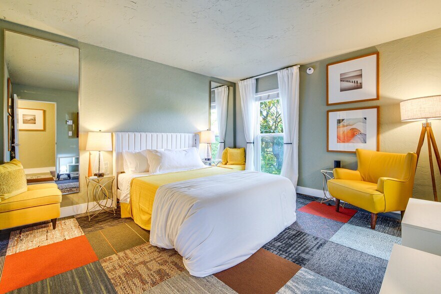 Building Photo - 1425 S Puget Dr