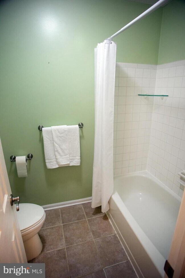 Building Photo - 2852 Yarling Ct