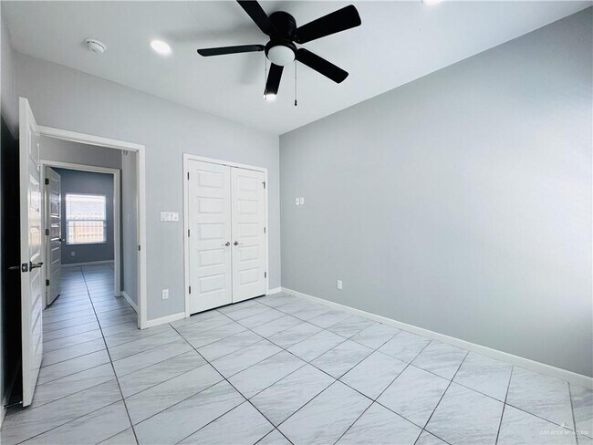 Building Photo - 3913 Bella Costa Dr