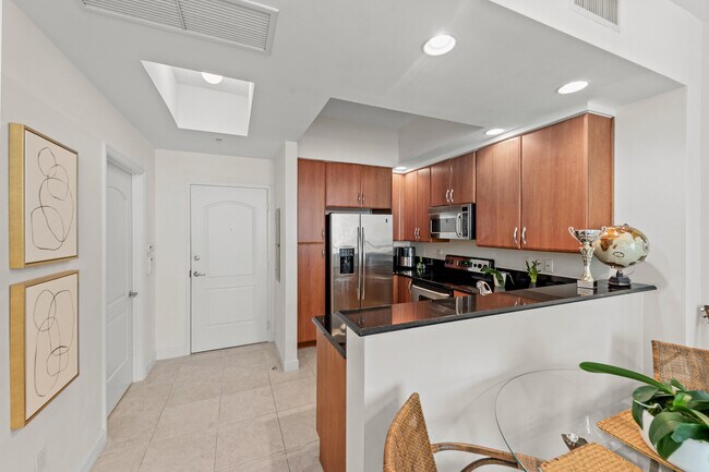 Building Photo - 801 S Olive Ave
