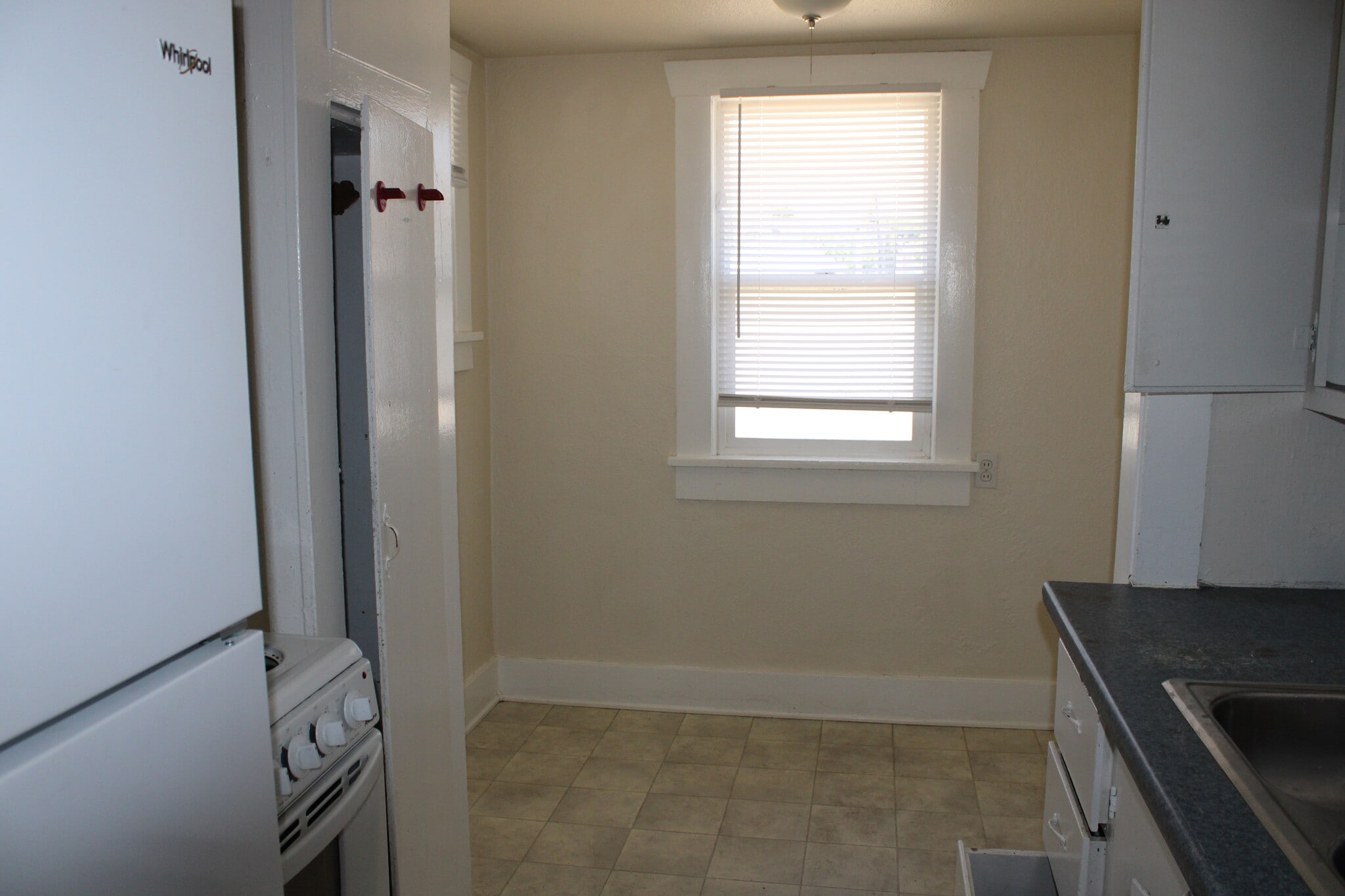 Building Photo - 618 4th St