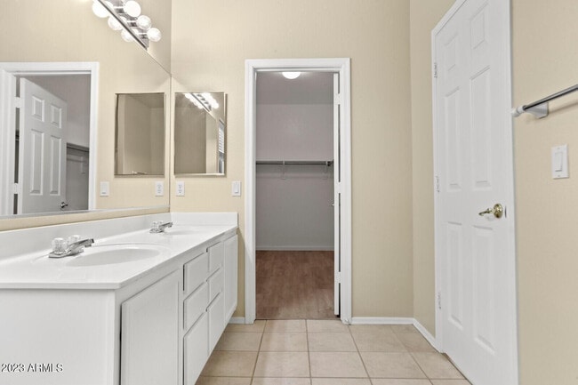 Building Photo - 9303 E Whitewing Dr