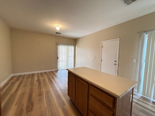 Building Photo - 3533 Terraza Mar Ave