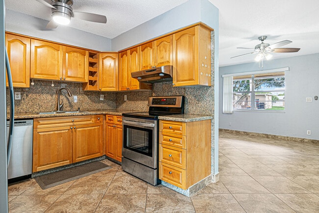 Building Photo - 2722 Peer Ln