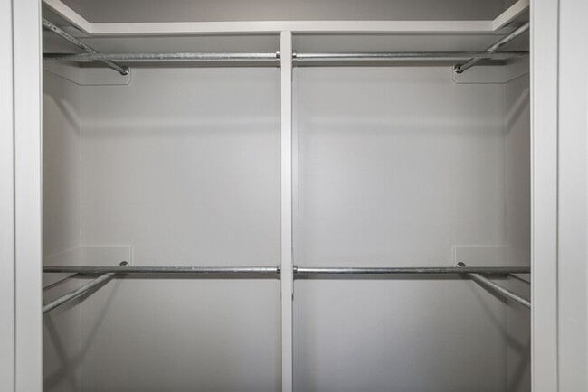 Building Photo - 7616 Woodford Ave