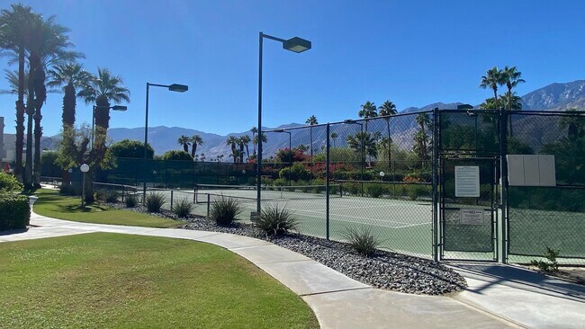 Building Photo - 401 El Cielo Rd