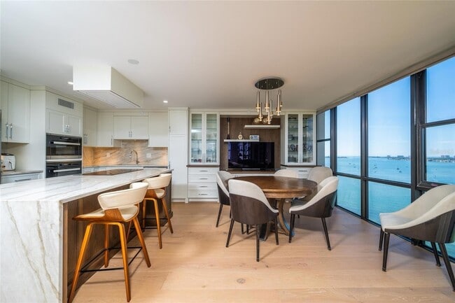 Building Photo - 770 S Palm Ave