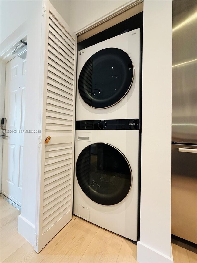 Building Photo - 7320 NW 114th Ave