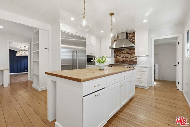 Building Photo - 12005 Hesby St