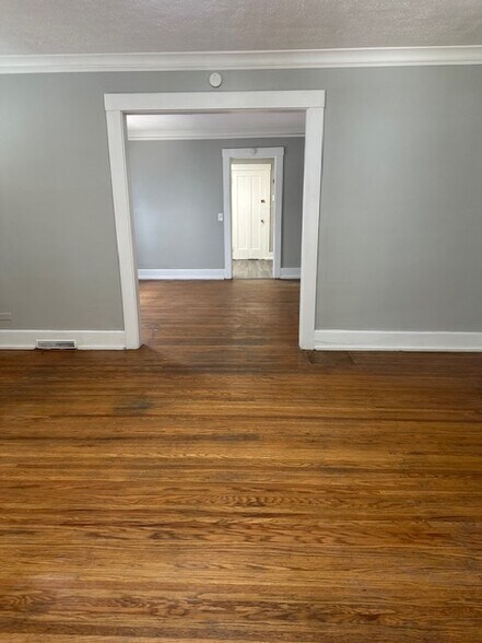 Building Photo - 453 Clay Ave
