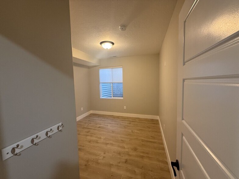 Building Photo - 9962 S Colton Spring Ln