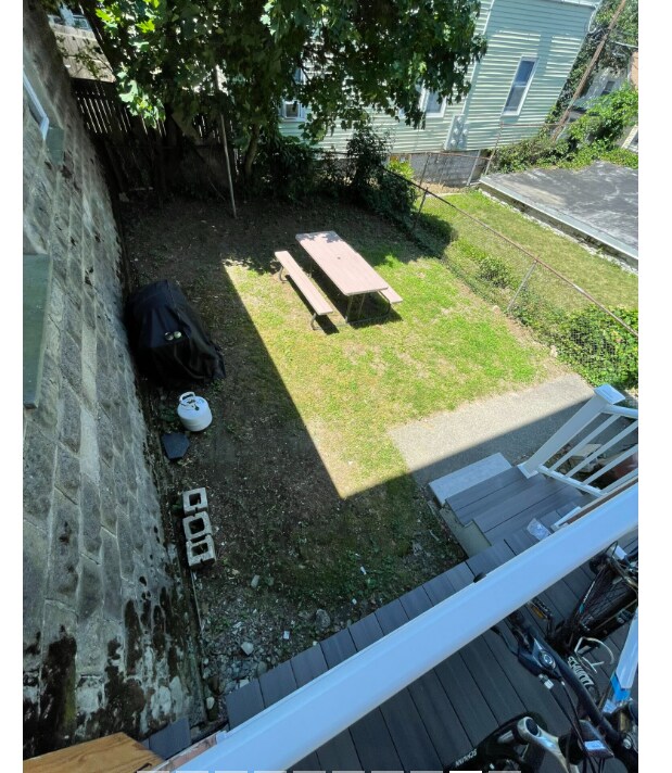 Building Photo - 18 Bond St