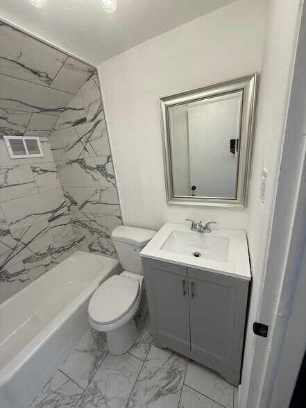 Building Photo - 628 Church St