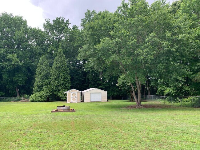 Building Photo - Fantastic Renovated Raleigh Ranch, With Am...