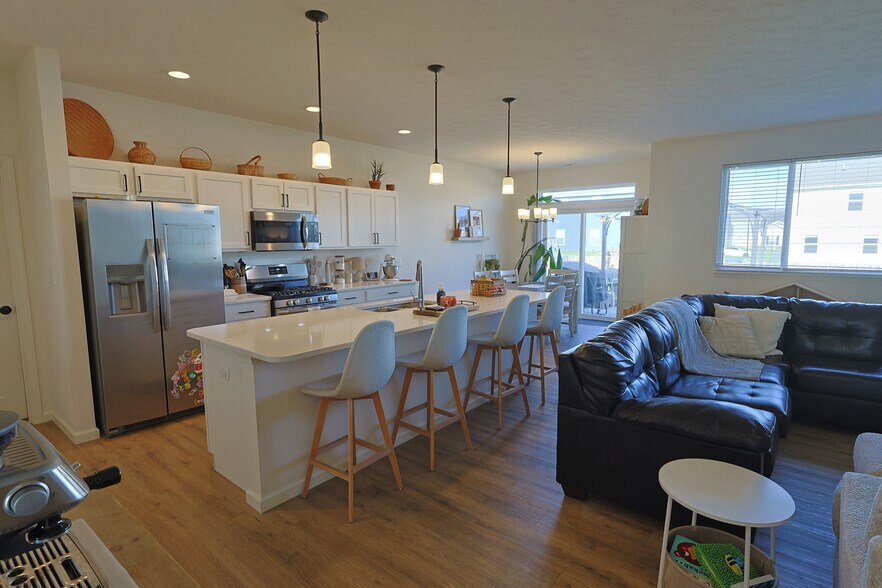 Building Photo - 1158 Thorny Ln