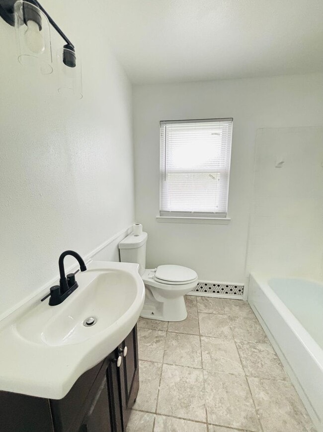 Building Photo - 3 Bedroom, 1 Bath Home for Rent – Little R...