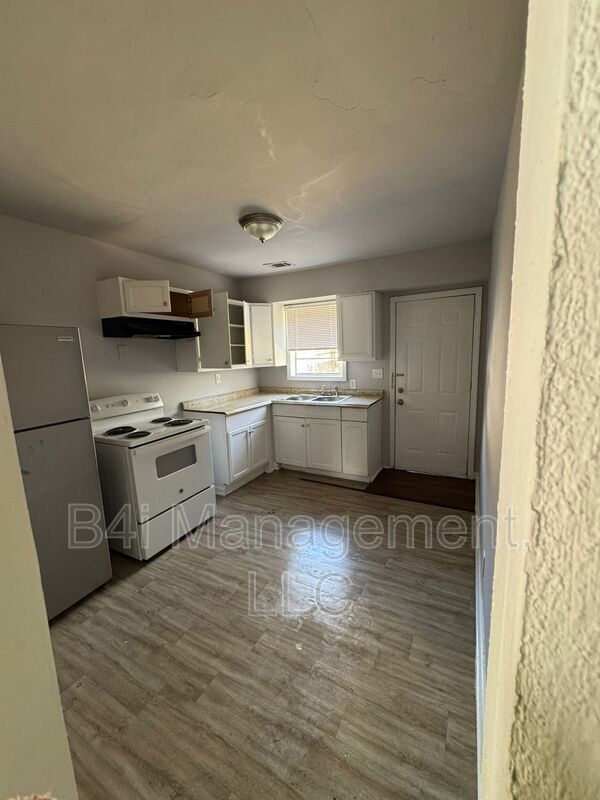 Building Photo - 2343 Huggins St