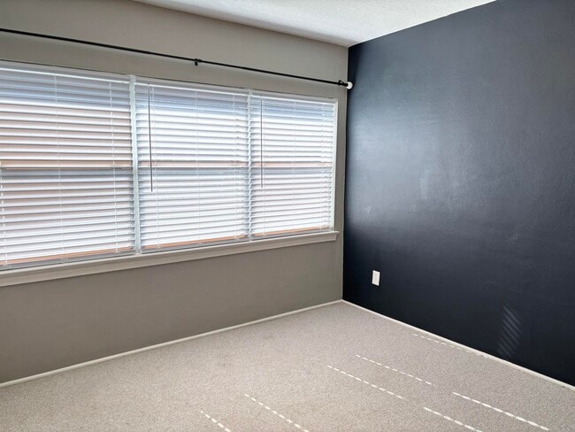 Building Photo - 32 Bay Dr SE