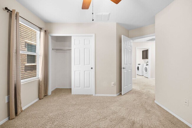 Building Photo - 4 Bedroom Home with Community Pool in Vail...