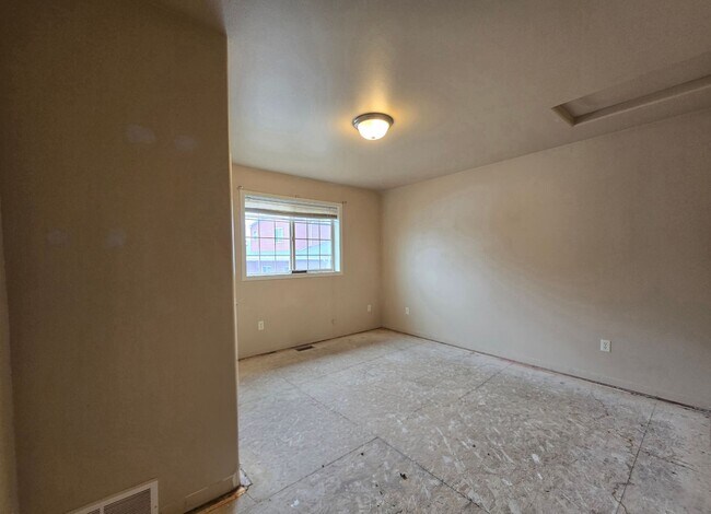 Building Photo - 1317 Mirror Lake Ln