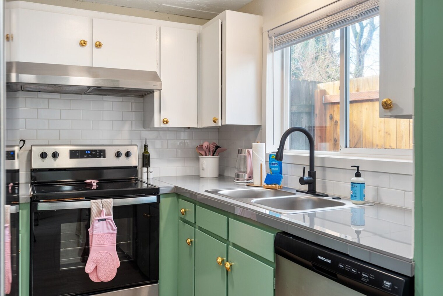 Building Photo - 838 SE Tacoma St