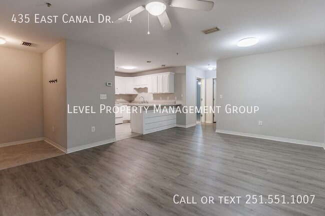 Building Photo - 435 E Canal Dr