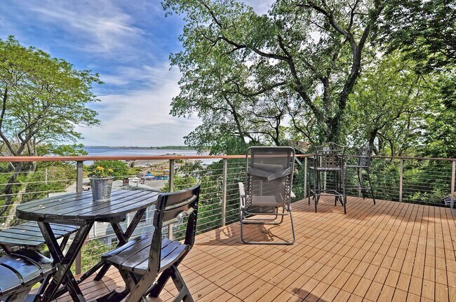 Building Photo - Granite Pier