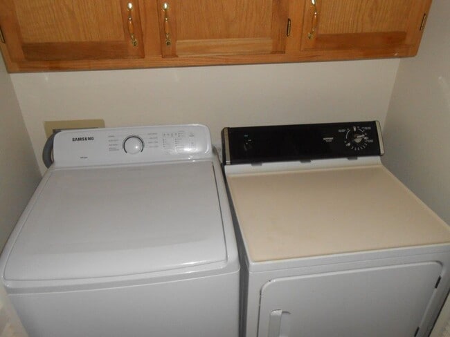 Building Photo - Spacious 2 Bedroom Condo in Gated Community near Eastern/Tropicana