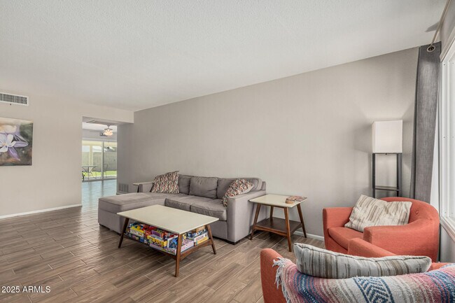 Building Photo - 3741 W Poinsettia Dr