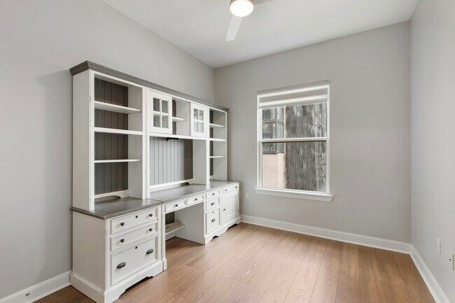Building Photo - 1010 Rosine St