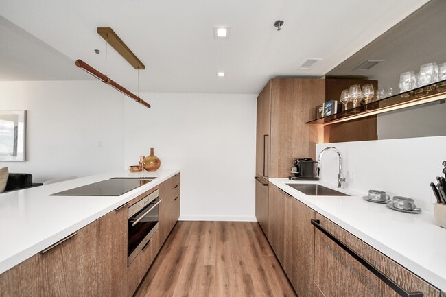 Building Photo - 1300 Lamar St