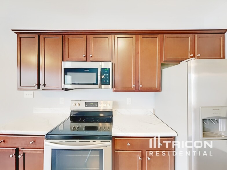 Building Photo - 249 White Creek Dr