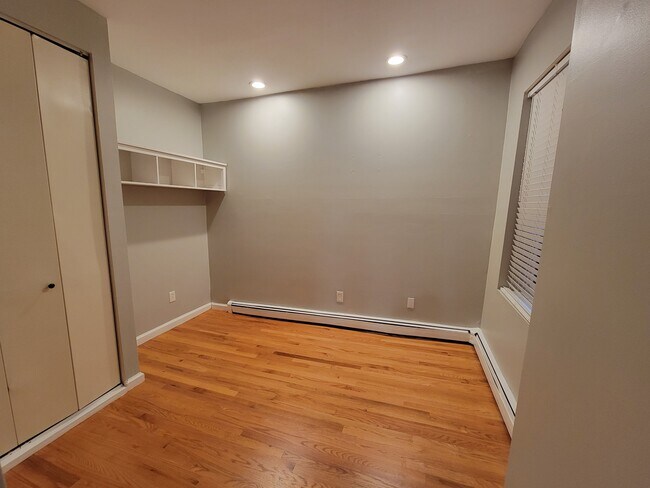 Building Photo - 390 Riverway