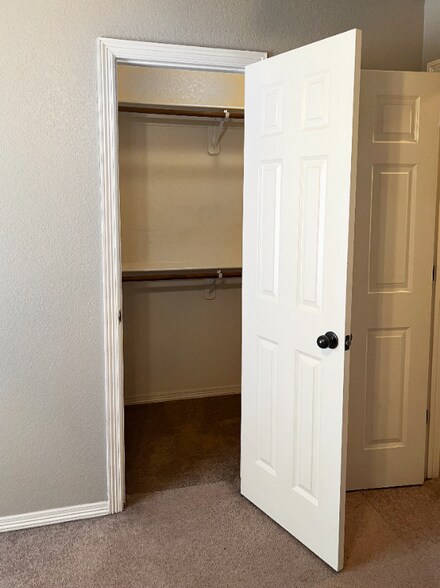 Building Photo - 2827 N Cassius Ln