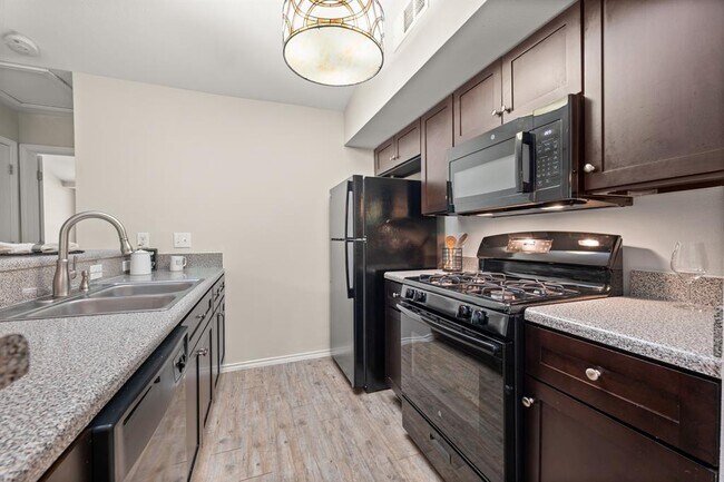 Building Photo - 3839 Dry Creek Dr