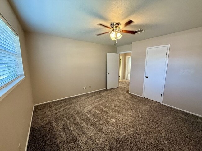 Building Photo - 2507 Camarie Ave