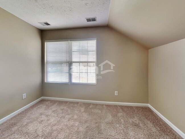 Building Photo - 2315 Hayward Ln