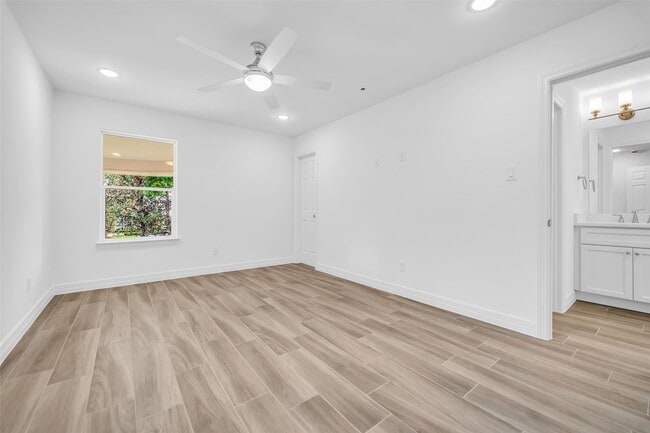 Building Photo - 11314 Williamsburg Dr