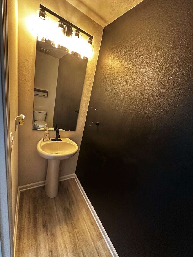 Building Photo - "Spacious 4-Bedroom Gem with 2.5 Baths in Panama City - Perfect Family Home with 1975 Sq Ft!"