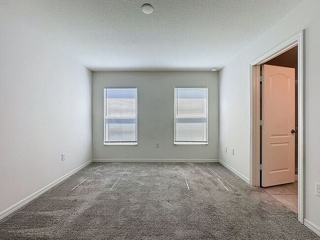 Building Photo - LIKE NEW HOME IN PRESERVATION POINT, Davenport