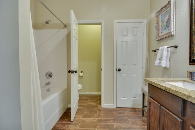 Building Photo - 601 Highlands St