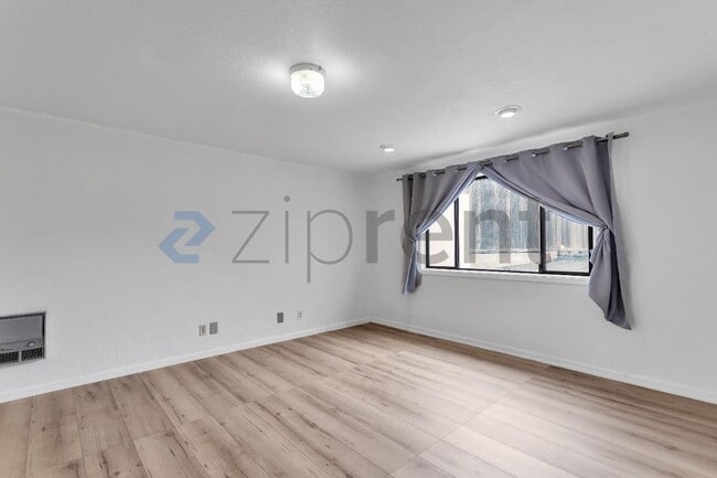 Building Photo - 1578 43rd Ave