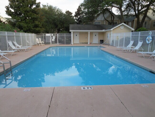 Building Photo - Newly Remodeled 2B/2B Apartment in the Hea...