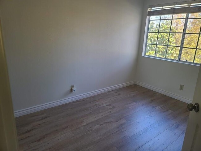 Building Photo - 1029 Amberton Ln