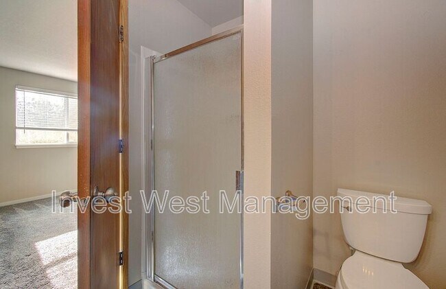 Building Photo - 13216 NE Salmon Creek Ave