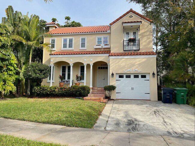 Building Photo - Davis Islands Spanish Med 3 Bed 2.5 Bath 1 car garage with Spool