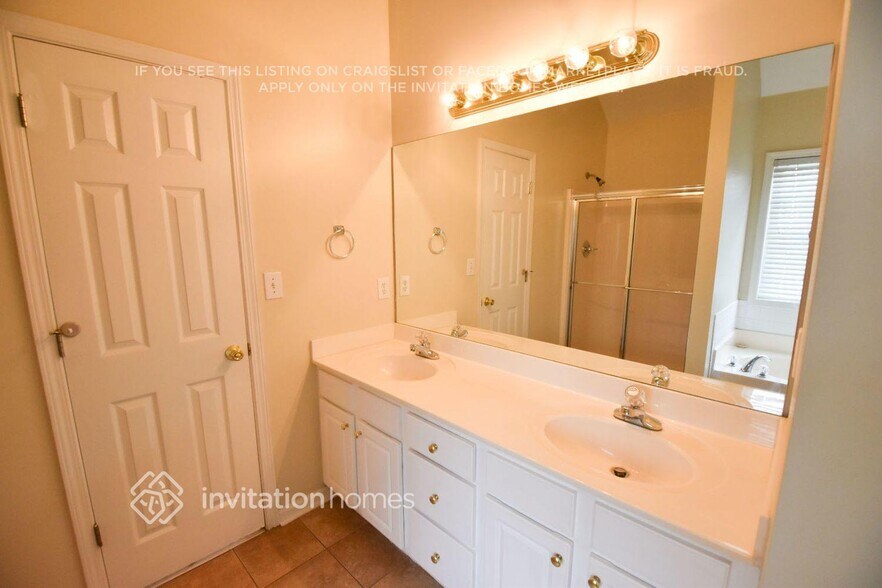 Building Photo - 2380 Thornberry Dr
